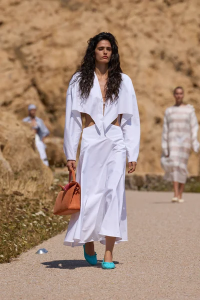 Look 12
